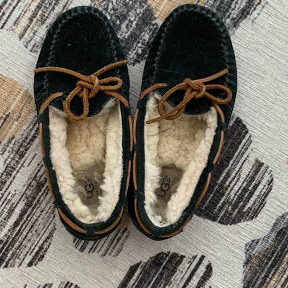 UGG Shoes - UGG Dakota moccasin slippers used but still fluffy size 5-6